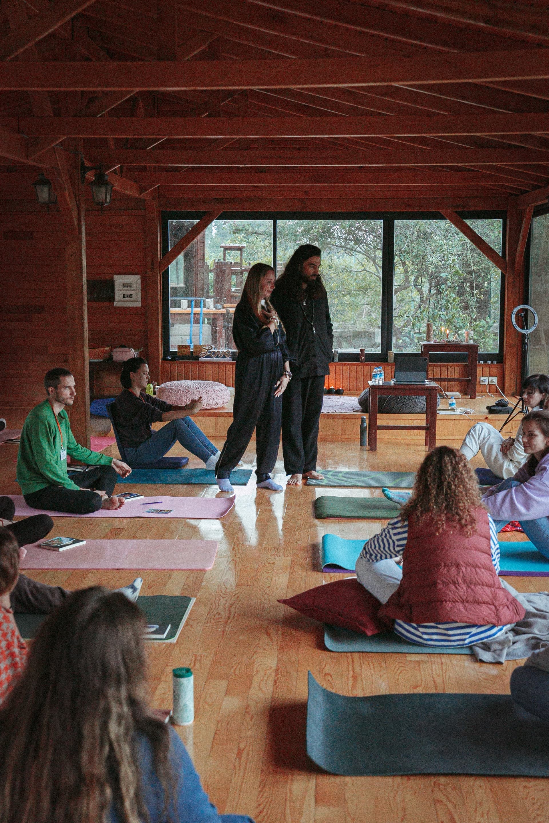 İç mekan meditasyon seansı