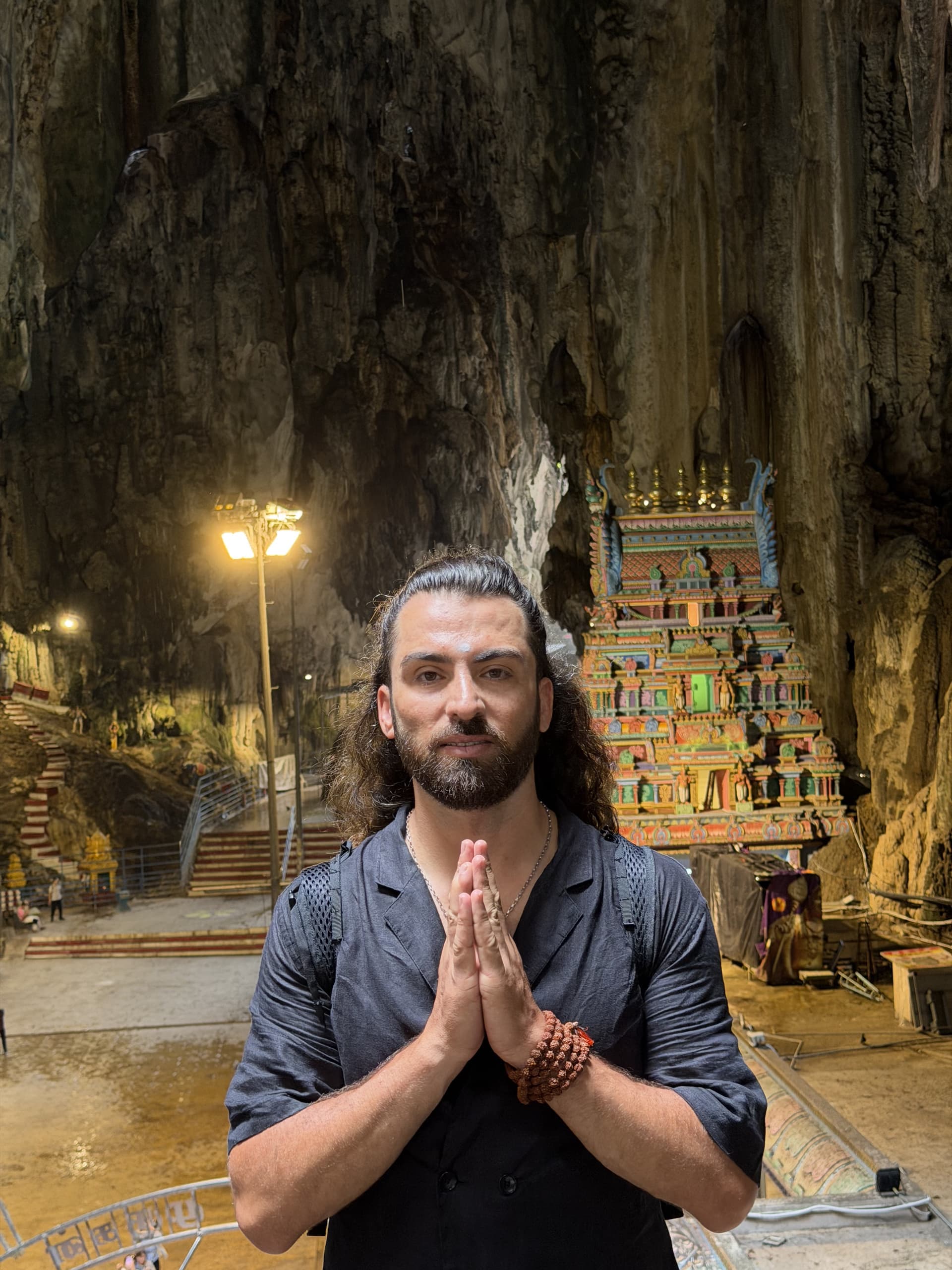 Mağara tapınağında dua