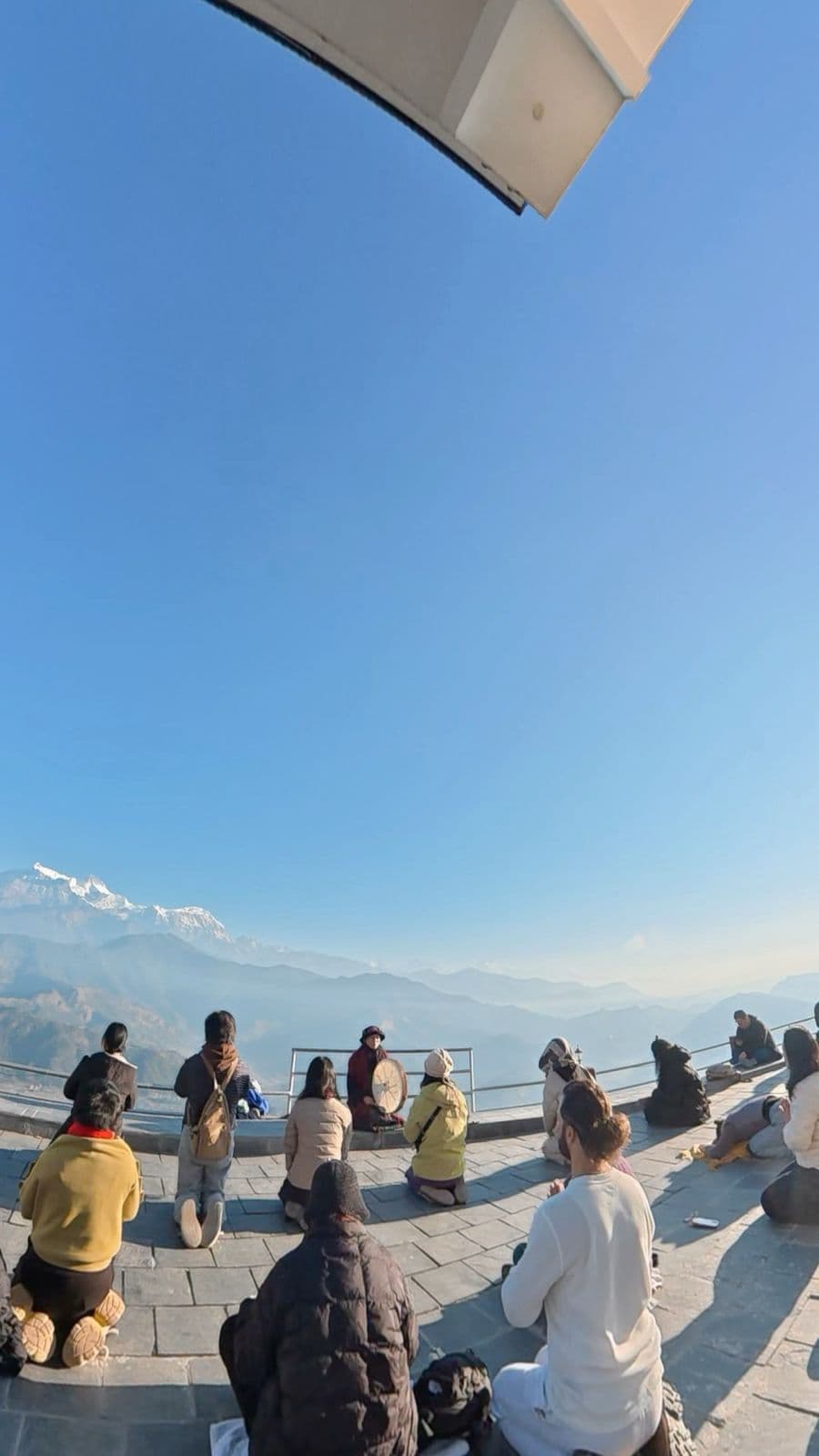 Dağ zirvesinde meditasyon