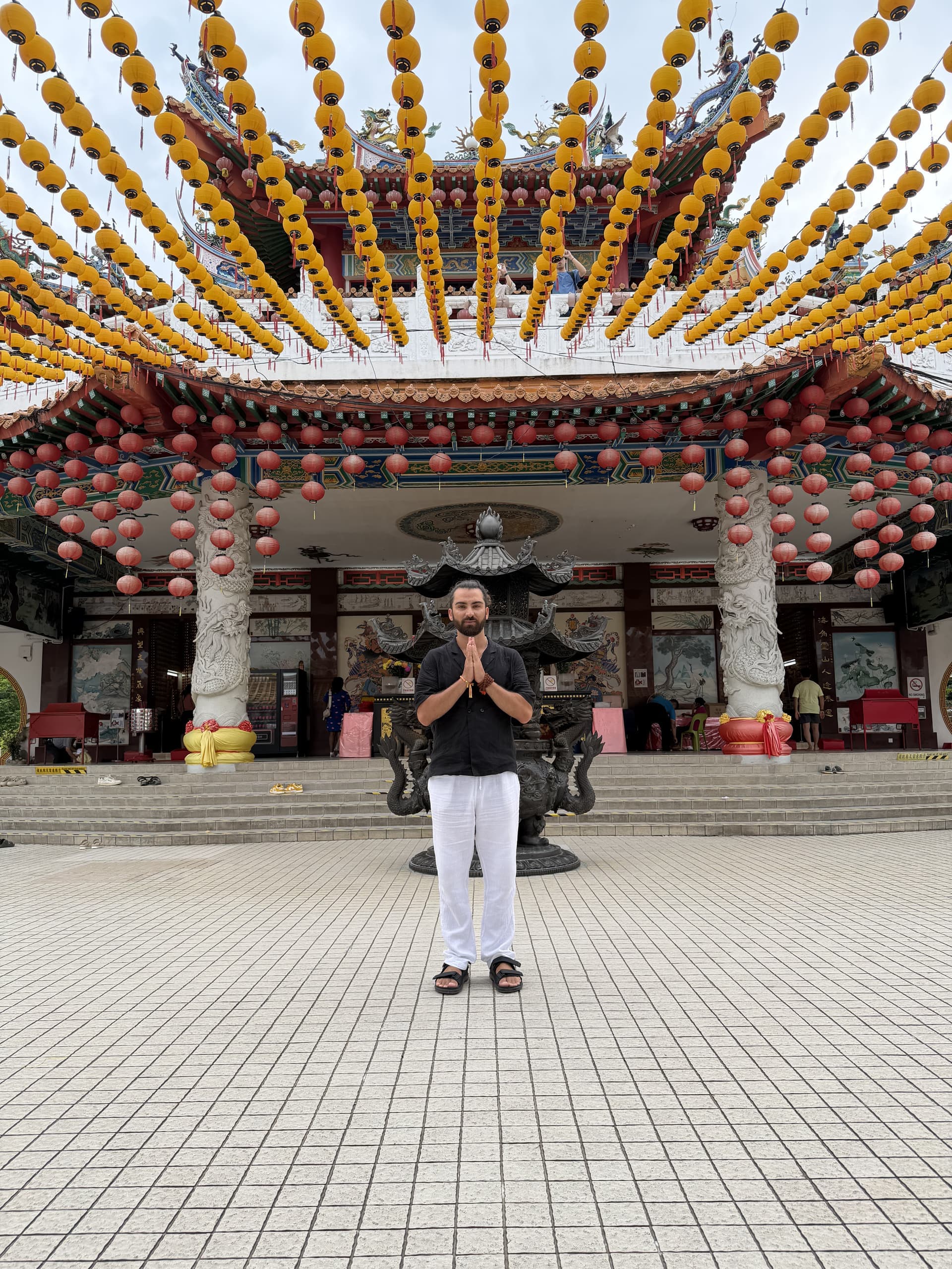 Çin tapınağında dua